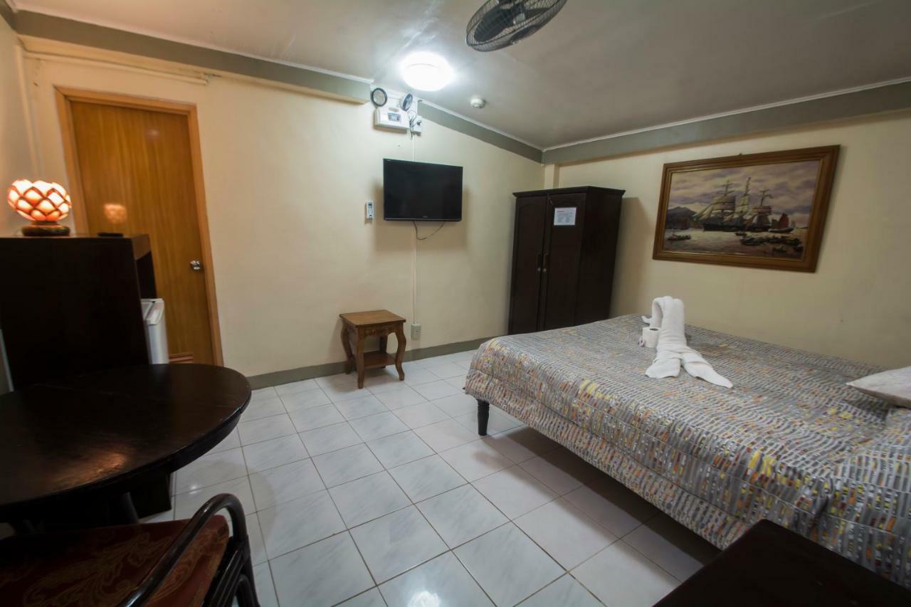 Deparis Beach Resort Balabag  Esterno foto