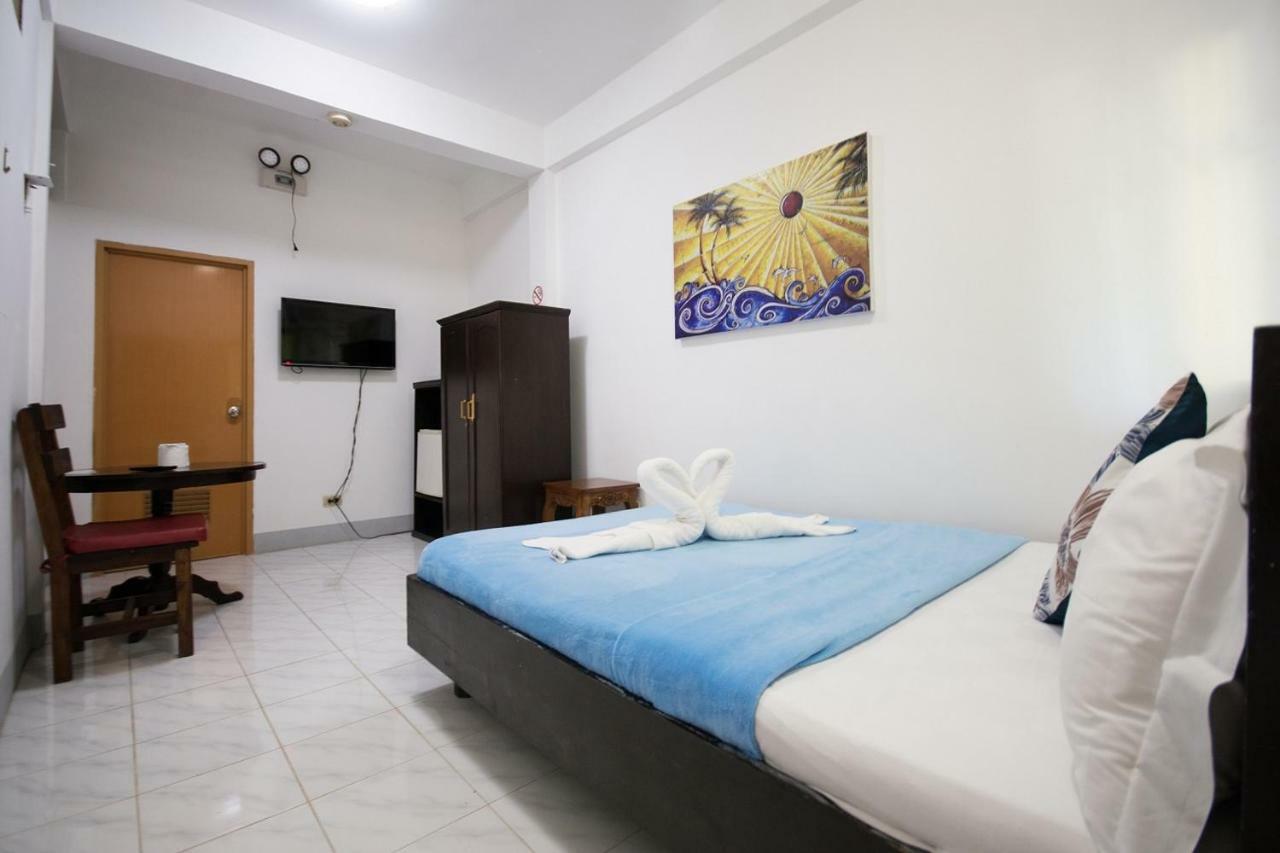 Deparis Beach Resort Balabag  Esterno foto