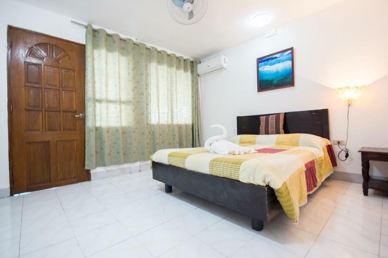 Deparis Beach Resort Balabag  Esterno foto