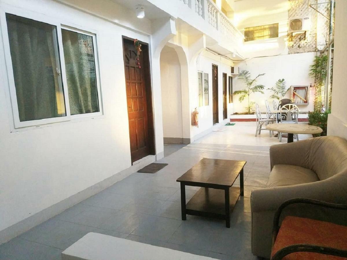 Deparis Beach Resort Balabag  Esterno foto